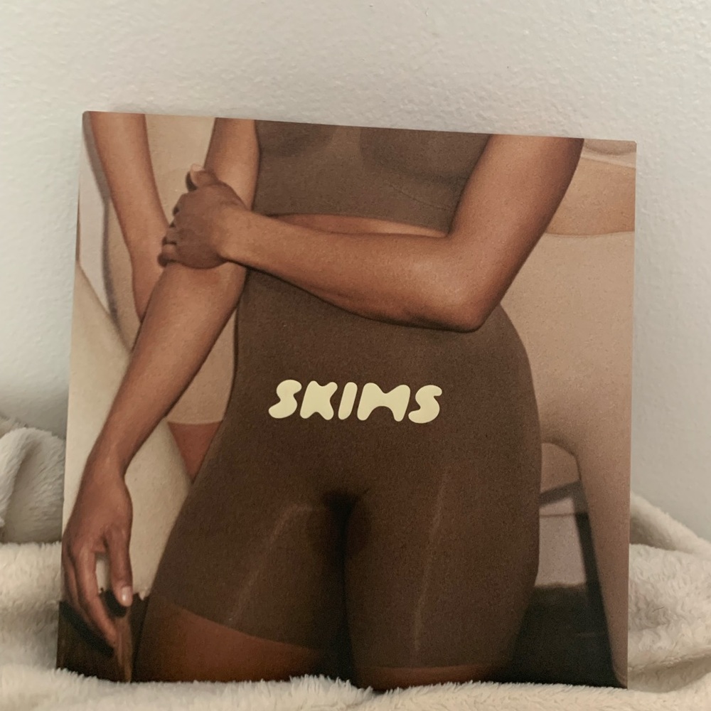 Skims Women's Sculpting Mid Thigh Shorts Clay S/M